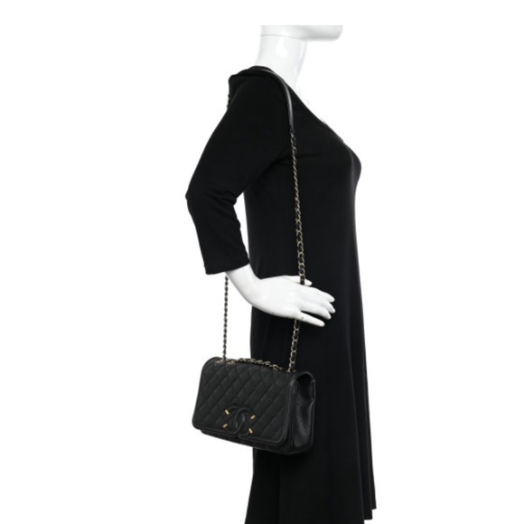 *SOLD* CHANEL Caviar Quilted Medium CC
Filigree Flap Black - Picture 16 of 16